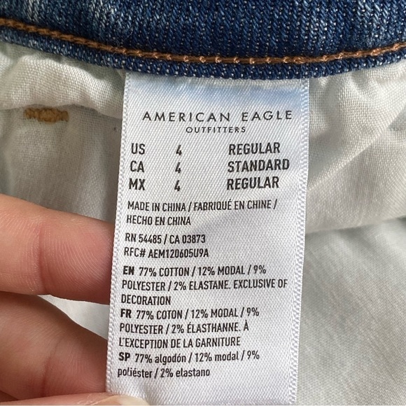 AMERICAN Eagle Stretch Mom Straight Jeans in Light Wash Denim • US 4 - Picture 10 of 14